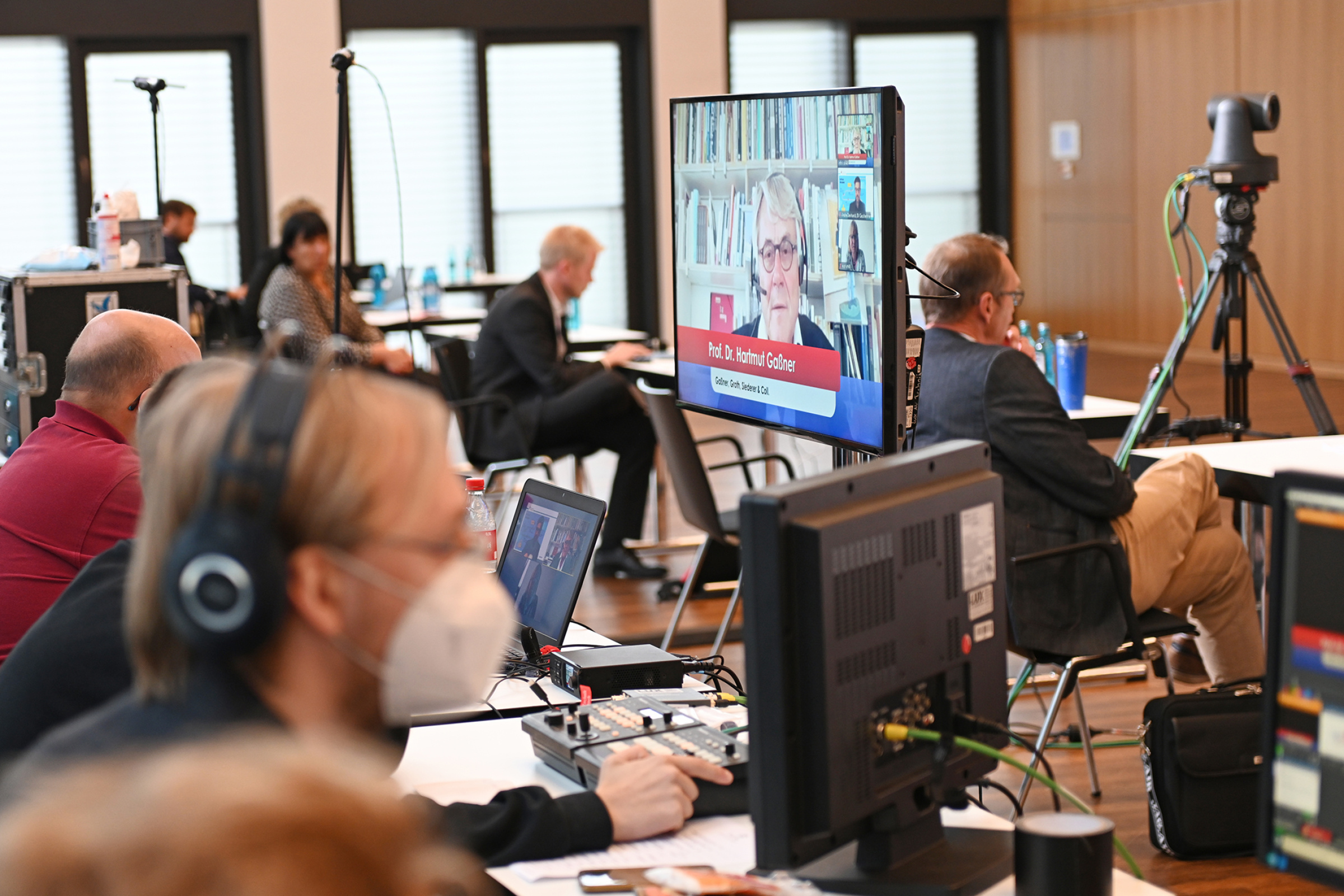 Blick in die Regie während des Geothermie-Forums 2021