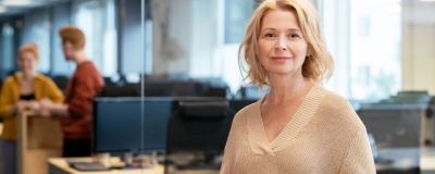 Eine Frau in einem Büro